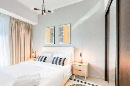 Bright & Serene Flat in the Marina, by Only Stays - Tap to explore photos