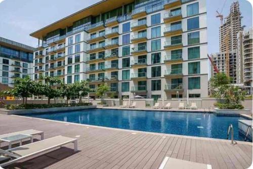 Spacious Minimalistic Studio - Tap to explore photos