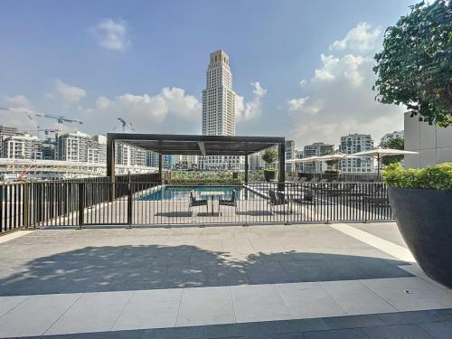 Palace Residence - Chic Two Bed with Creek View - Tap to explore photos