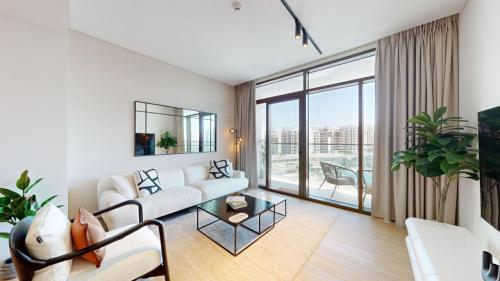 Palace Residence - Chic Two Bed with Creek View - Tap to explore photos
