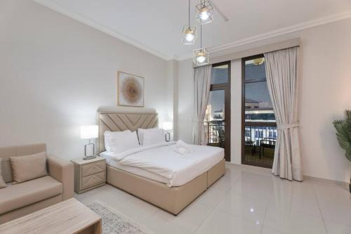 FIRST CLASS Studio Luxury City Sanctuary - Tap to explore photos