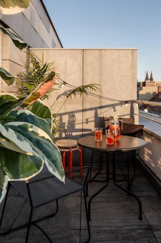 TurnKey I Central Apartment with Terrace - Tap to explore photos