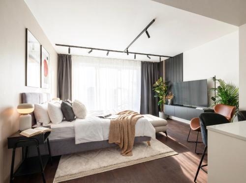 TurnKey I Central Apartment with Terrace - Tap to explore photos
