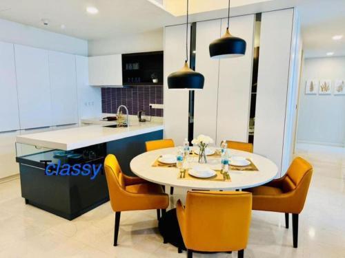 Tropicana The Residence Serviced Apartment KLCC - Tap to explore photos