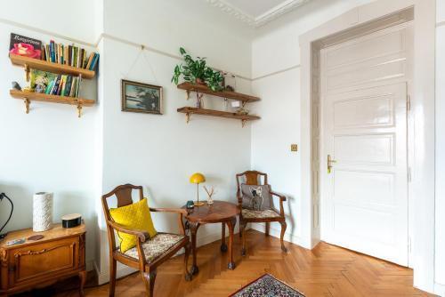 Victoria Design Stays - Premium Apartment Ohrada - Tap to explore photos