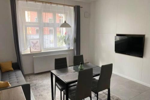 Spacious 2BR apartment 6min from Prague Castle! - Tap to explore photos