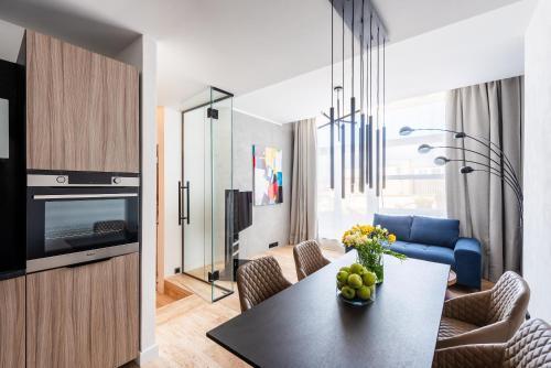 Luxury apartment with a balcony and a terrace - Tap to explore photos