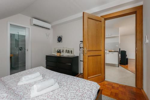 ROY 2 bdr Apartment with Prague Castle View, Parking & AC - Tap to explore photos