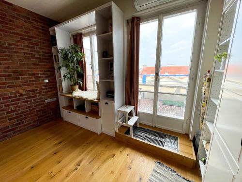 Vantisch Studio Room Type - One-Bedroom Apartment
