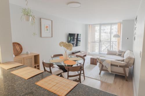 Boutique Suite of Downtown Toronto - Tap to explore photos