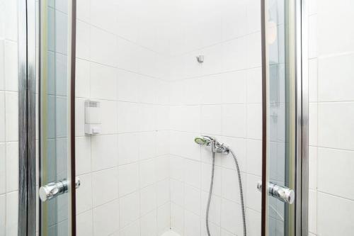 Smart studio in Žižkov near tram - Tap to explore photos