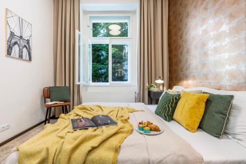 Prague Days - Elegant Open-plan Apartment in Old Town - Tap to explore photos
