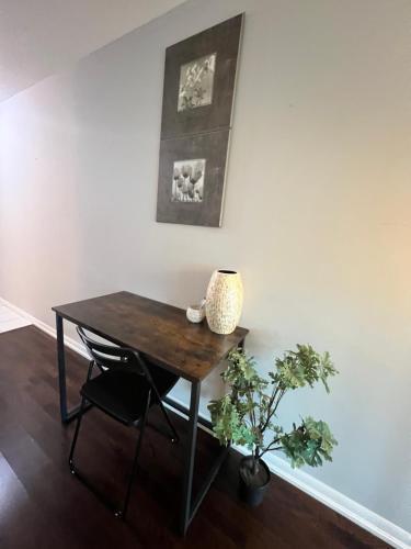 Downtown Toronto Cozy Suite - Tap to explore photos