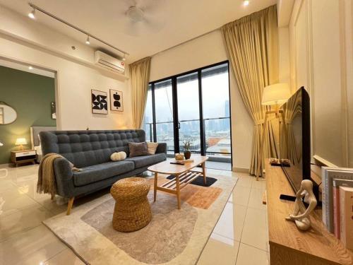 Trion kl Queen service home - Tap to explore photos