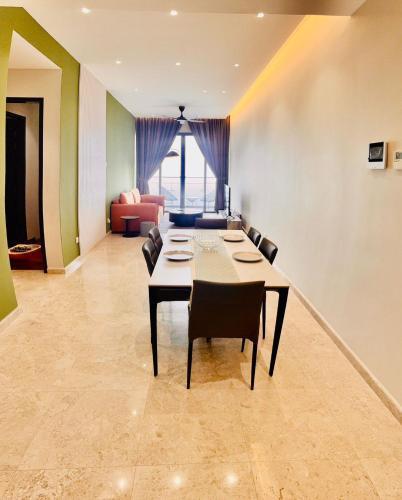 Crown Suites The Manor KLCC Kuala Lumpur City Center - Tap to explore photos