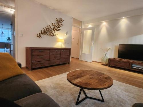 Spacious apartment, Canal area, city center - Tap to explore photos