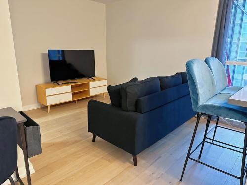 Downtown 2 bedroom Gem with Free Parking - Tap to explore photos