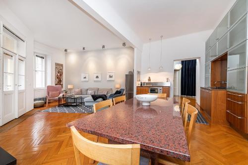 Elegant Old Town Apt with Balcony Room Type - One-Bedroom Apartment Elegant Old Town Apt with Balcony Room Type - One-Bedroom Apartment