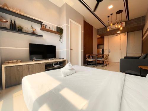 The Robertson-Bukit Bintang by PILLOWTALKS - Tap to explore photos