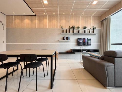 The Robertson-Bukit Bintang by PILLOWTALKS Room Type - Deluxe King Suite