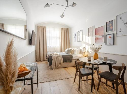 TurnKey I Elegant Studio by National Museum Room Type - Studio