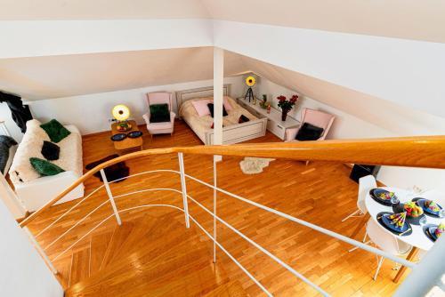 Golden River Apartment - Tap to explore photos