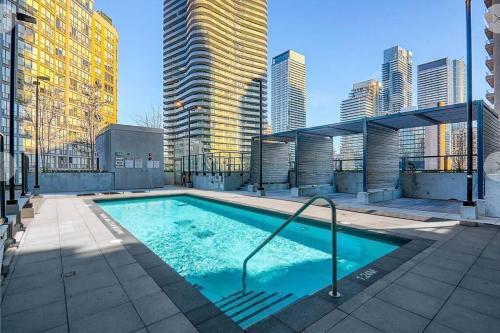 Luxury Condo on Bay Street
