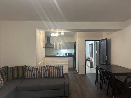 Budget Dlouha Apartment - Tap to explore photos