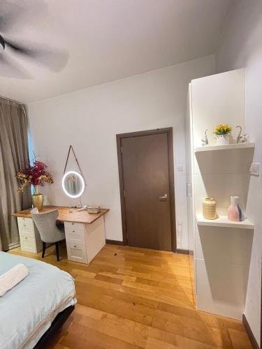 REGALIA RESIDENCE,SKY POOL home stay