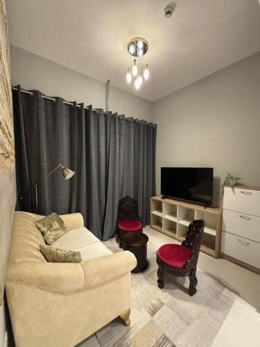 Layali - Chic 1BR with Balcony in Business Bay - Tap to explore photos