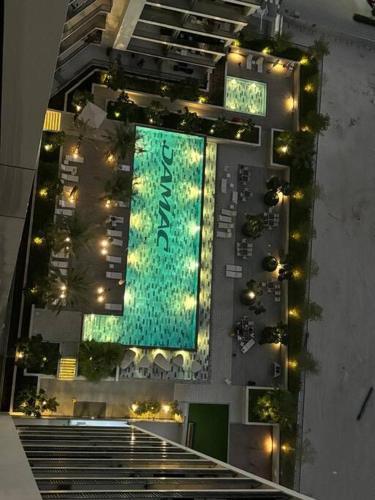 Layali - Chic 1BR with Balcony in Business Bay - Tap to explore photos
