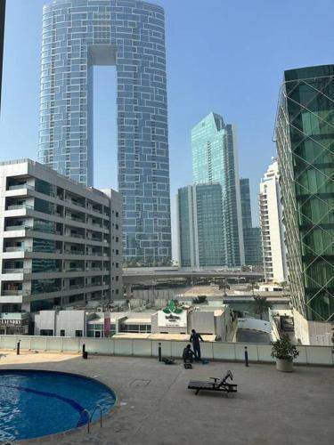 Cozy 2BHK with Marina Views
