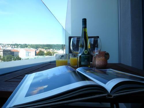 Charming apartment with a balcony in a great location - Tap to explore photos