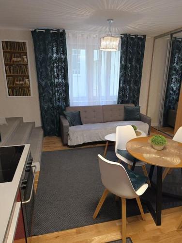 Cozy Apartment in Prague 2 - Tap to explore photos