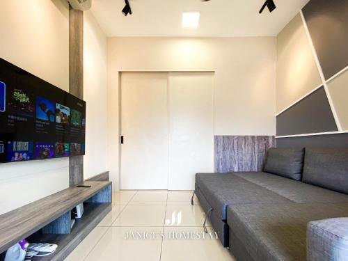 Continew Residence by Janice's Homestay - Tap to explore photos