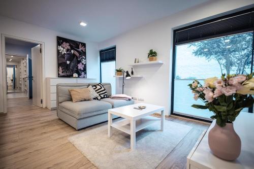Luxury Angel Apartment with terrace - Tap to explore photos