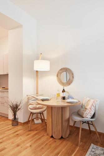 Prague Days - Studio with Outdoor Seating close to Vyšehrad - Tap to explore photos
