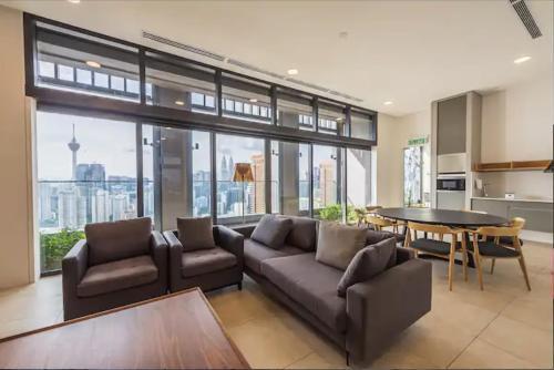 Lucentia Residences By Moonlight Home Stay! - Tap to explore photos