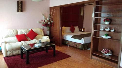 Famous service Apartment times Square kl - Tap to explore photos