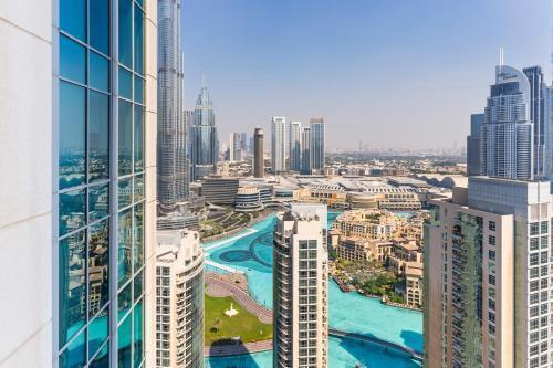 Stylish 1BR with Iconic Burj and Fountain Views, Free Luxury Airport Pick Up Service