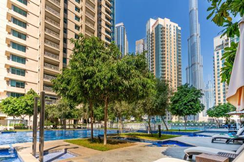 Stylish 1BR with Iconic Burj and Fountain Views, Free Luxury Airport Pick Up Service - Tap to explore photos