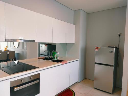 Sky Suites Near City Centre - Tap to explore photos