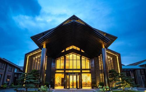 Shanghai Linting Holiday Hotel Pudong Airport - Tap to explore photos