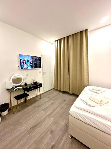Little Downtown Apartment Room Type - Double Room with Private Bathroom Little Downtown Apartment Room Type - Double Room with Private Bathroom