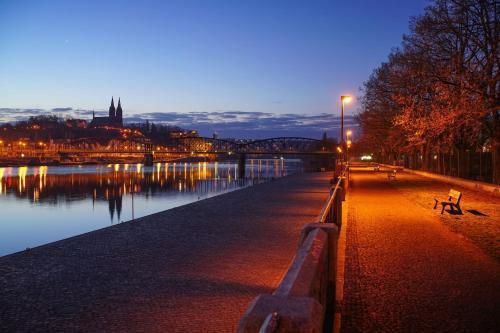 Comfortable Downtown Apartment Prague - Tap to explore photos