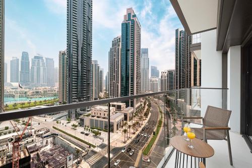 Burj Crown - Urban Chic Opera Boulevard View, Walk to Dubai Mall - Tap to explore photos