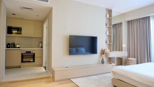 Splendid Cozy Studio - Address Dubai Marina - Tap to explore photos
