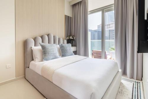 Frank Porter - Reva Residence - Tap to explore photos