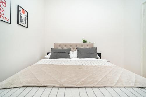 Stylish Flat with Terrace and AC
