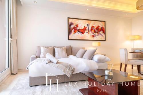 LUX The Grandeur Palm Garden View Suite - Tap to explore photos